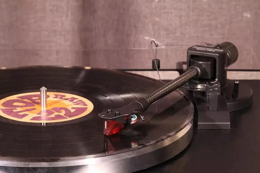 PREMIERA T-One - первому проигрывателю приготовиться. Обзор от онлайн-издания Hi-Fi.ru